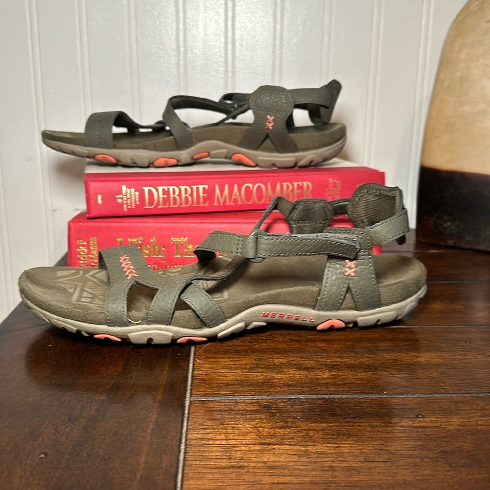Merrell women’s sandals size 8